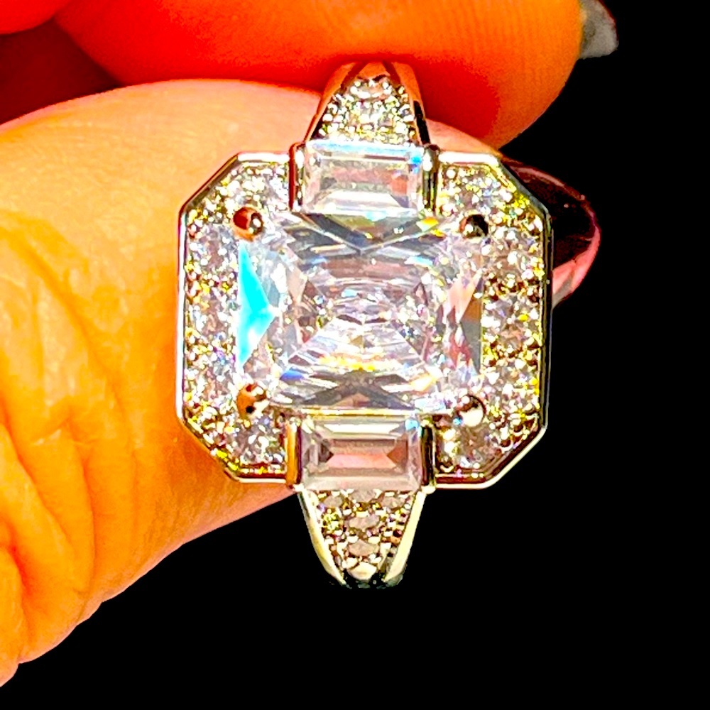 Stunning Romantic art deco style silver ring, very detailed/clear rhinestones